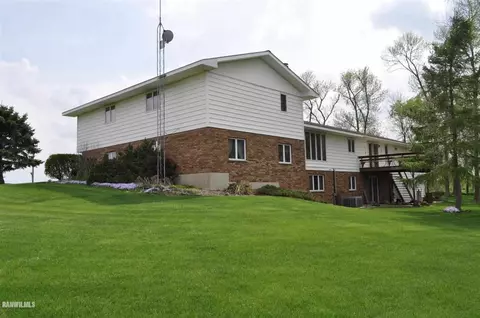 4510 E Lamm Rd, Freeport, IL 61032 photo 3