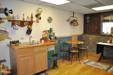 4510 E Lamm Rd, Freeport, IL 61032 photo 18