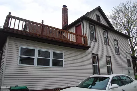 924 S Maple, Freeport, IL 61032 photo 2