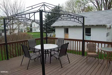 924 S Maple, Freeport, IL 61032 photo 4