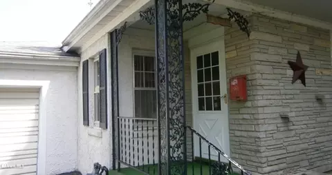 59 School St, Chadwick, IL 61014 photo 2