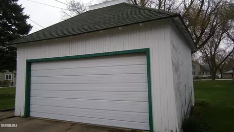 306 N Main St, Chadwick, IL 61014 photo 3