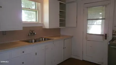 306 N Main St, Chadwick, IL 61014 photo 9