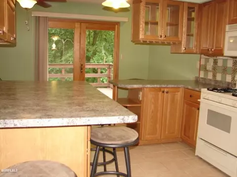 722 Towne Dr, Freeport, IL 61032 photo 6