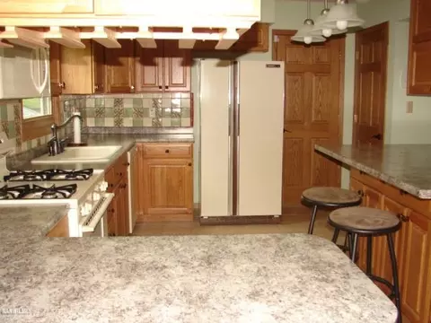 722 Towne Dr, Freeport, IL 61032 photo 8