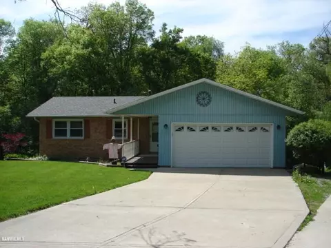 722 Towne Dr, Freeport, IL 61032 photo 1