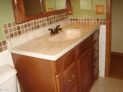 722 Towne Dr, Freeport, IL 61032 photo 9