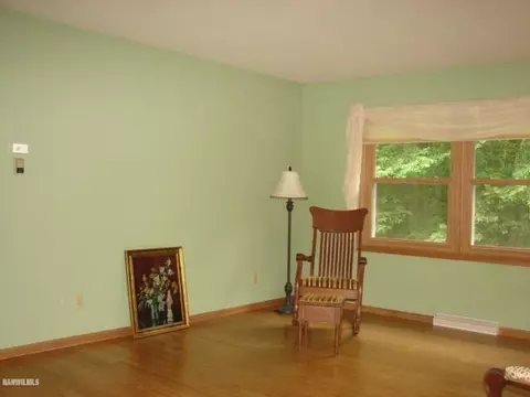 722 Towne Dr, Freeport, IL 61032 photo 3