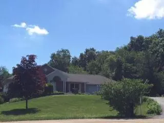1891 Springbrook Dr, Freeport, IL 61032 photo 1