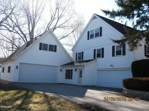 663 Brad Mar Dr, Freeport, IL 61032 photo 2