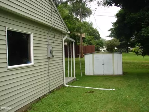 17 Monroe Ct, Freeport, IL 61032 photo 12