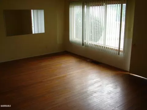 17 Monroe Ct, Freeport, IL 61032 photo 4