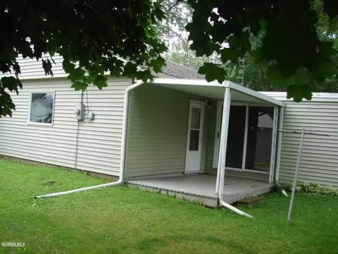 17 Monroe Ct, Freeport, IL 61032 photo 9