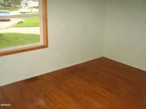 17 Monroe Ct, Freeport, IL 61032 photo 5