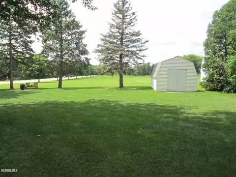 8 Park Crst, Freeport, IL 61032 photo 22