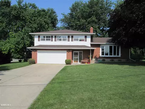 8 Park Crst, Freeport, IL 61032 photo 1