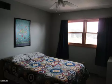 8 Park Crst, Freeport, IL 61032 photo 14