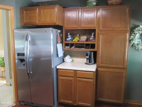 8 Park Crst, Freeport, IL 61032 photo 10