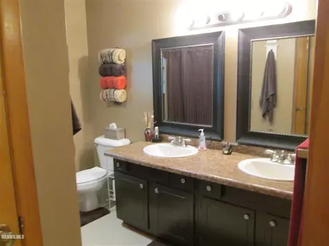 8 Park Crst, Freeport, IL 61032 photo 12