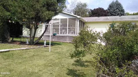 2288 Eagle Dr, Freeport, IL 61032 photo 3