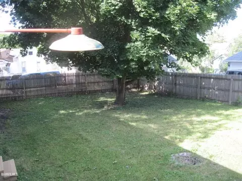 910 Empire St, Freeport, IL 61032 photo 10