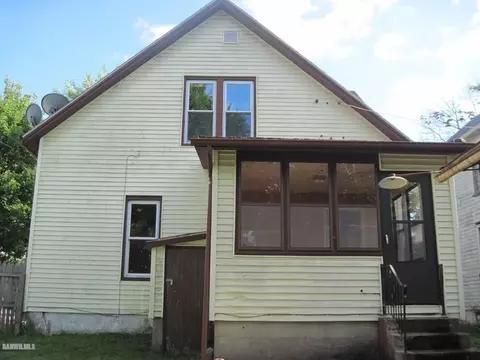 910 Empire St, Freeport, IL 61032 photo 8