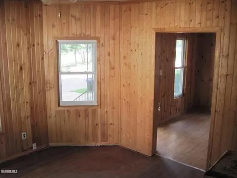 910 Empire St, Freeport, IL 61032 photo 2