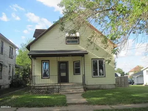 910 Empire St, Freeport, IL 61032 photo 1