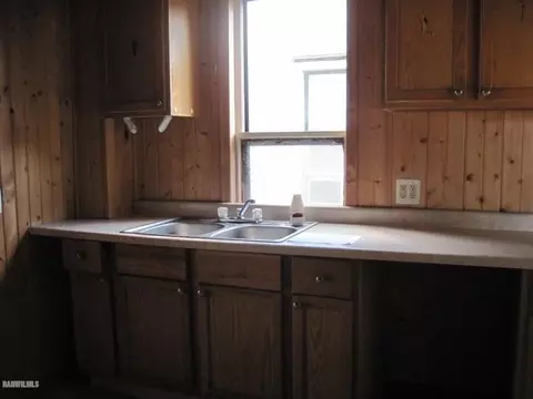 910 Empire St, Freeport, IL 61032 photo 4