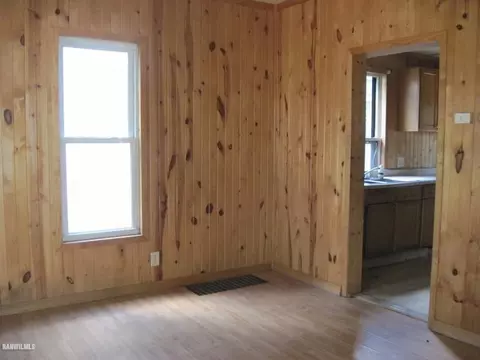 910 Empire St, Freeport, IL 61032 photo 3