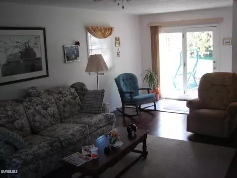 1417 Mark Dr, Freeport, IL 61032 photo 3