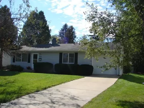 1417 Mark Dr, Freeport, IL 61032 photo 2