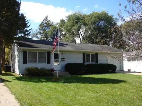 1417 Mark Dr, Freeport, IL 61032 photo 1