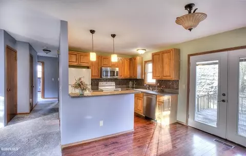 2132 Middlebury, Freeport, IL 61032 photo 2