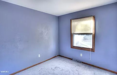 2132 Middlebury, Freeport, IL 61032 photo 7