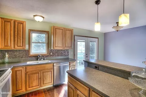 2132 Middlebury, Freeport, IL 61032 photo 4