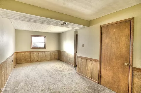 2132 Middlebury, Freeport, IL 61032 photo 10