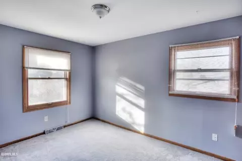 2132 Middlebury, Freeport, IL 61032 photo 8
