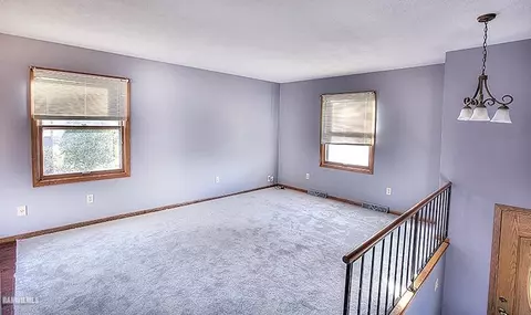2132 Middlebury, Freeport, IL 61032 photo 5