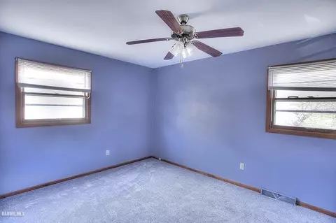 2132 Middlebury, Freeport, IL 61032 photo 6
