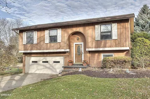 2132 Middlebury, Freeport, IL 61032 photo 1
