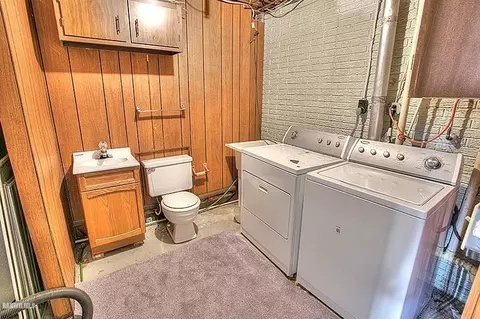 2132 Middlebury, Freeport, IL 61032 photo 12