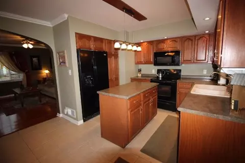 984 Monroe Dr, Freeport, IL 61032 photo 3