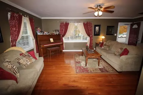 984 Monroe Dr, Freeport, IL 61032 photo 6