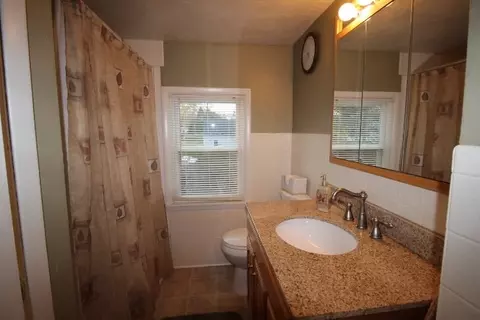 984 Monroe Dr, Freeport, IL 61032 photo 9