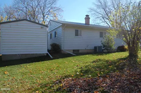 1438 Winter Dr, Freeport, IL 61032 photo 8
