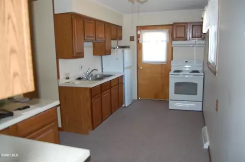 1438 Winter Dr, Freeport, IL 61032 photo 4