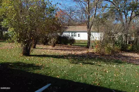 1438 Winter Dr, Freeport, IL 61032 photo 9