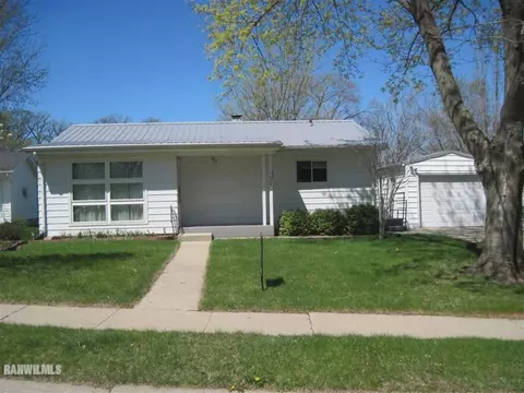 1438 Winter Dr, Freeport, IL 61032 photo 1