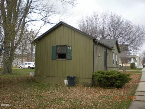 130 E Franklin St, Lanark, IL 61046 photo 4